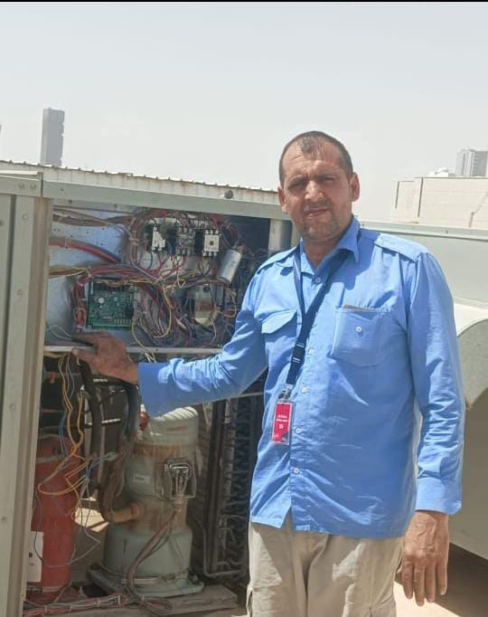 Professional AC technician providing repair service